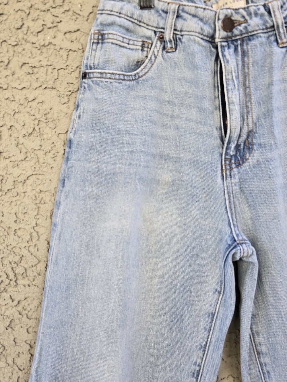 Oliver Logan Aberdeen Light Wash High-Rise Straight Crop Jeans - Light Blue - Picture 4 of 13